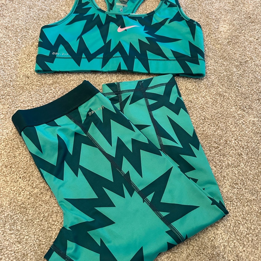 Nike Pro Green and Blue Zigzag Set - Picture 2 of 3
